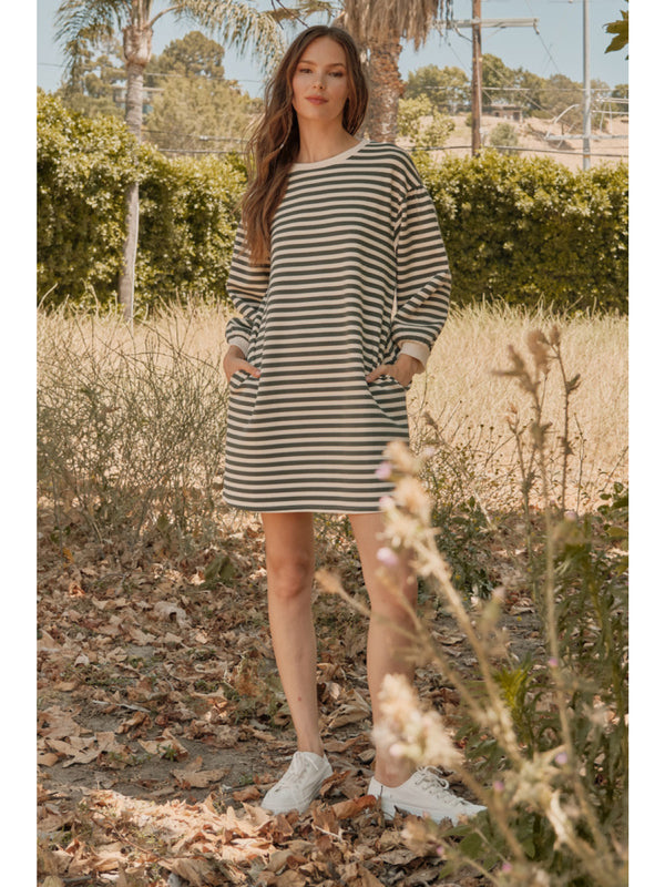 Striped dress with crew neck, drop shoulders